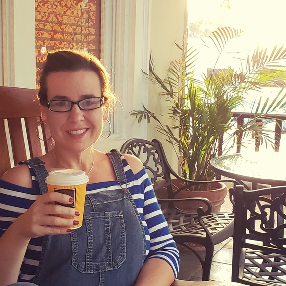 Meet your Posher, Lisa - Picture 1 of 1